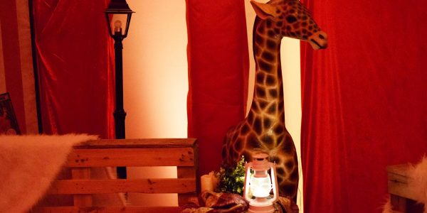 Vintage-Circus-Giraffe-Prop