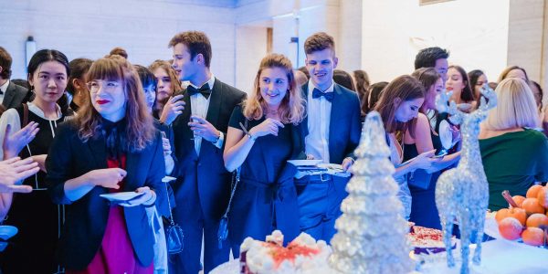 Winter-Wonderland-Theme-Party