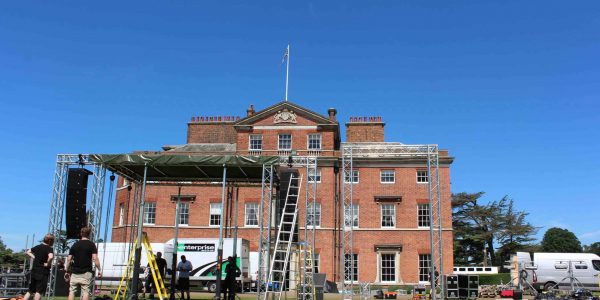 Bespoke-Festival-Stage-Build-Netflix