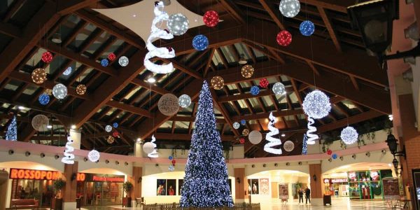 Bespoke-Traditional-Christmas-Theme-Shopping-Centre