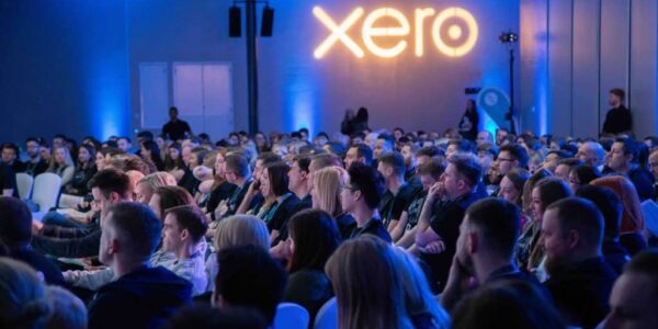 Branded-Neon-Light-For-Corpoate-Conference