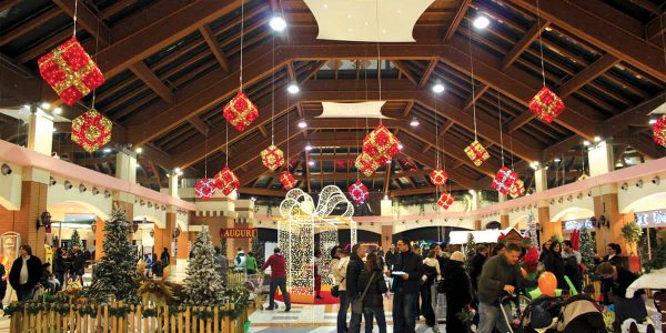 Classic-Christmas-Theme-Shopping-Centre