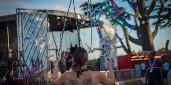 Festival-Entertainer-Creating-Bubbles