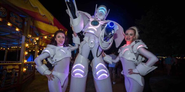 Glow-Themed-Festival-Entertainers