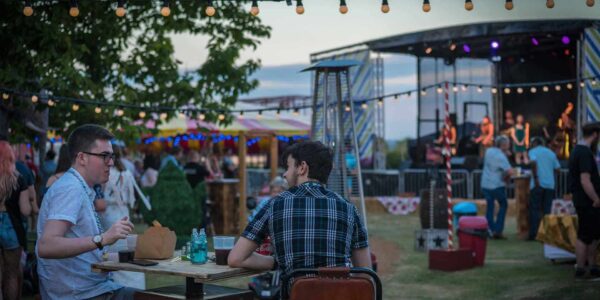 Guests-Relaxing-Outdoor-At-Corporate-Summer-Event