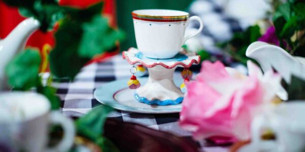Mad-Hatters-Tea-Party-Prop-Hire