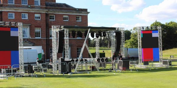Netflix-Turn-Up-Charlie-Building-The-Stage