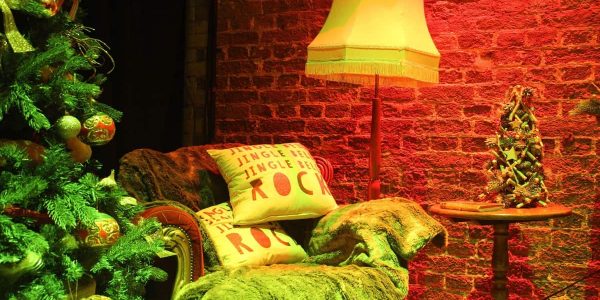 Traditional-Christmas-Theme-Set-Design