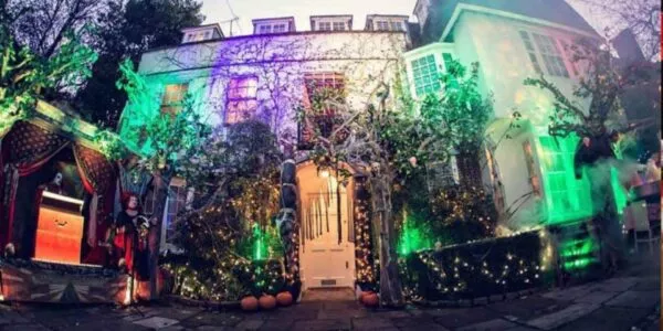 Venue-Decorated-With-Halloween-Themed-Props