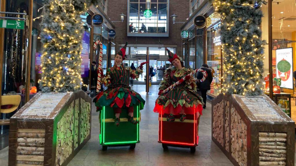 Christmas Present performers in a shopping centre