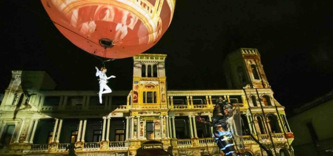 Aerial-Show-Balloon-With-Projections