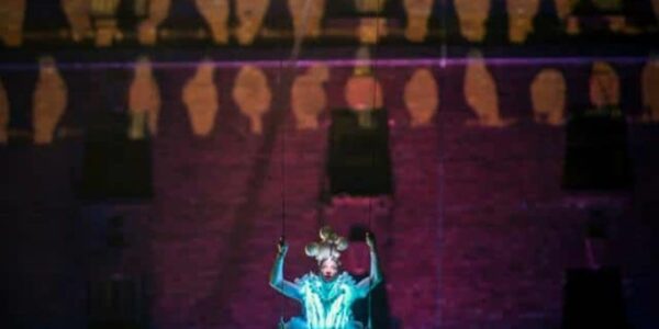 Projections-On-Buildings-Behind-Entertainment