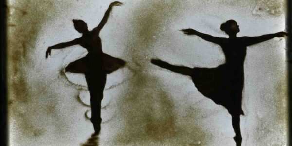 Sand-Painting-Of-Ballerinas
