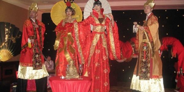 Chinese-New-Year-Stilt-Entertainers
