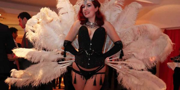 Valentines-Burlesque-performer