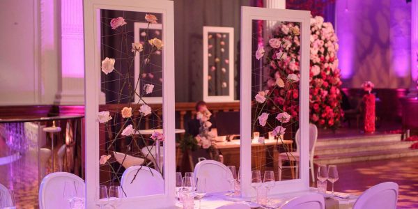 floral-valentines-table-centrepieces