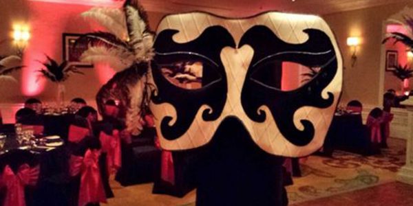 giant-interactice-masquerade-mask-entertainent