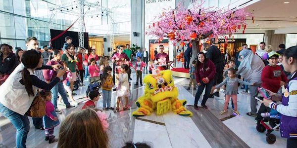 lion-at-shopping-centre-event