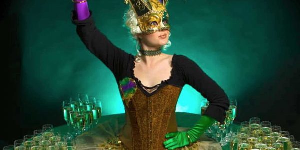 masquerade-drinks-table-entertainer