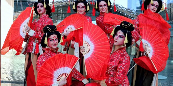 oriental-red-fan-dancers