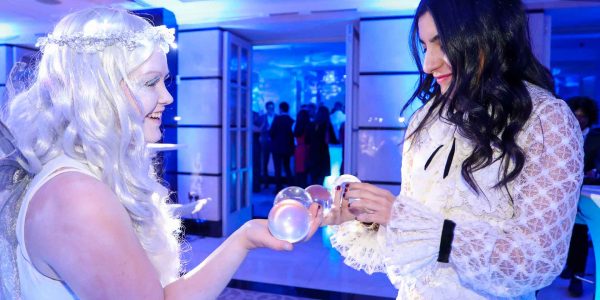 winter-wonderland-juggler-entertainer