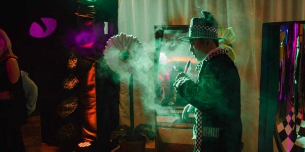 Alice-in-wonderland-smoke-performer