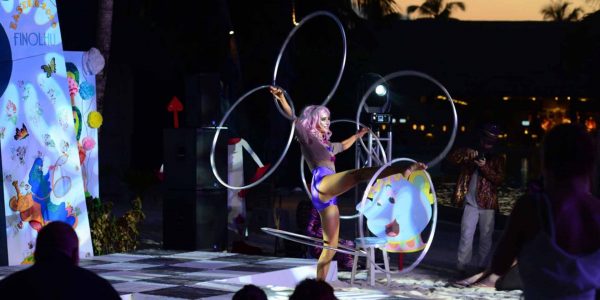 Circus-Hoop-Dancers