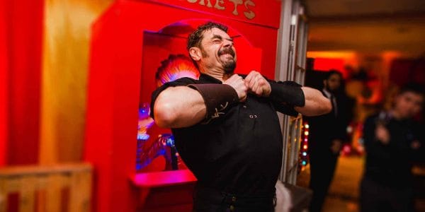 Circus-Strongman