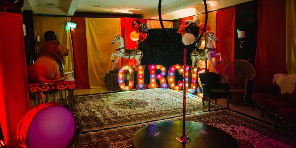 Circus-Venue-Theming