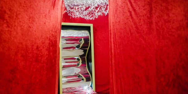 Crazy-Circus-Mirror-Entrance