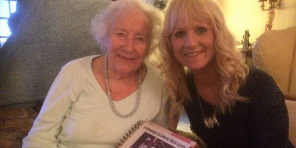 Dame-Vera-Lyra-with-Vera-Lynn-tribute-Act