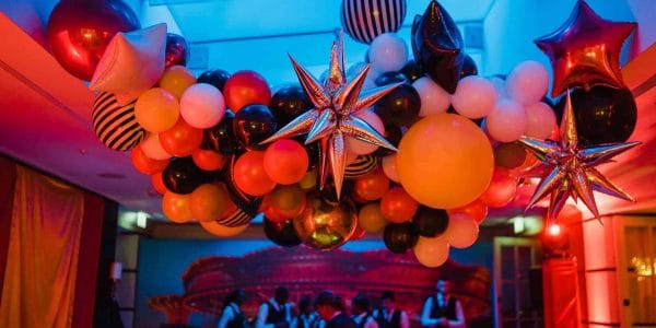 Floating-Balloon-Bar