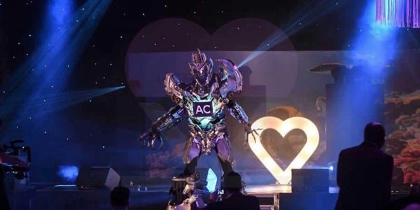 Futuristic-robot-entertainment