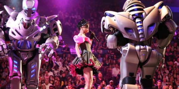 Giant-robot-stage-entertainment