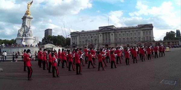 Marching-Band-Outside-Buckingham-Palace