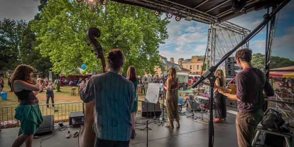 Muiscians-on-festival-page