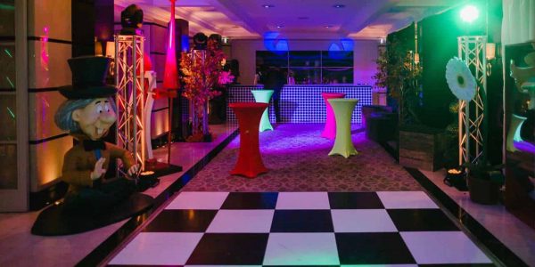 dark-alice-in-wonderland-venue-dressing