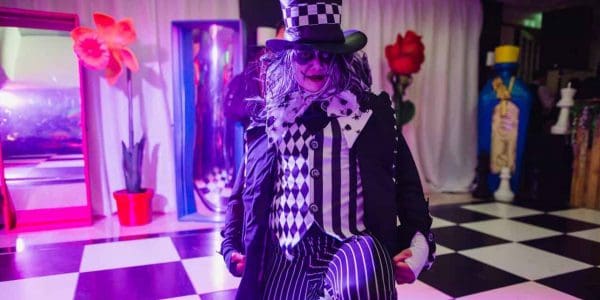 twisted-alice-in-wonderland-act-to-hire