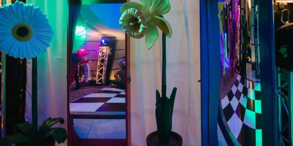 twisted-alice-in-wonderland-giant-flower-prop