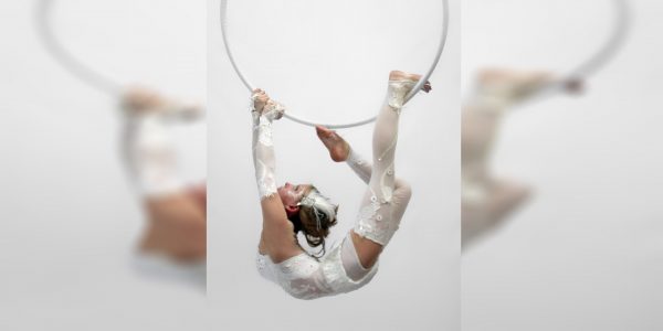 Aerialist-and-Acrobatic-show-aerial-hoop