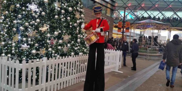 Hire-Stilt-Walker-For-Christmas-Events