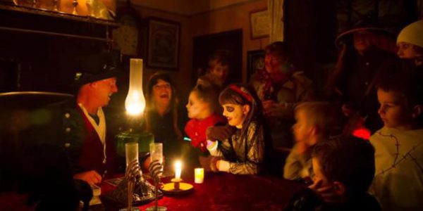 Historical-Victorian-Christmas-Band-Storytelling