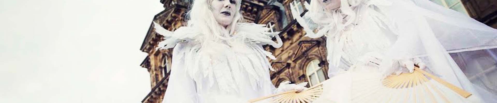 Ice-Queen-duo-stilt-walkers-winter-christmas-theme