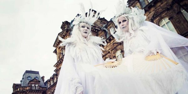 Ice-Queen-duo-stilt-walkers-winter-christmas-theme