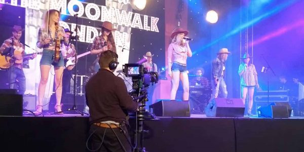 cowgirl-singer-and-band-to-hire