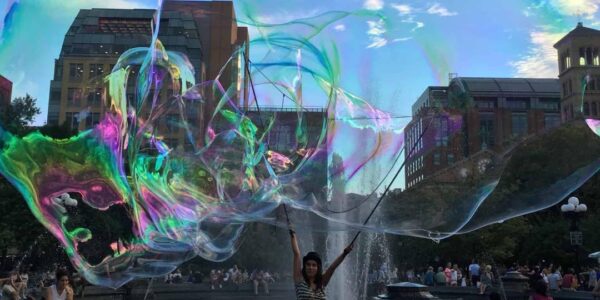 Bubble artist available for hire for Festivals and Community Events