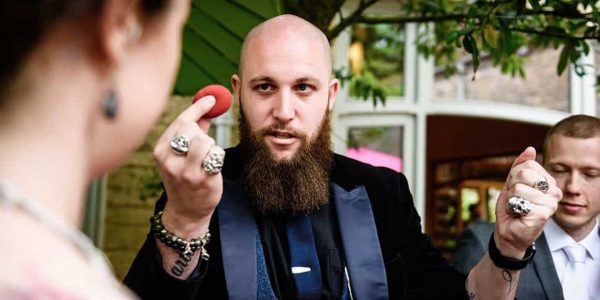 Close-up-Magician-Casino-Party