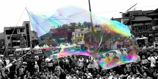 Hire our giant bubble artist for amazing public and private entertainment