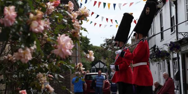 Queens-guard-stilt-walker