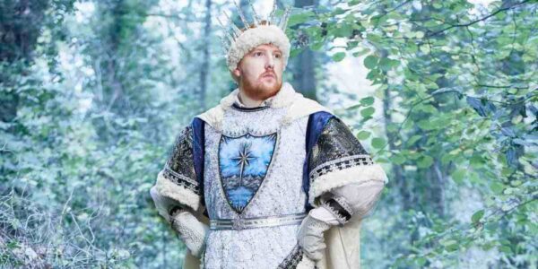 King-Winter-Wonderland-Themed-Stilt-Walker
